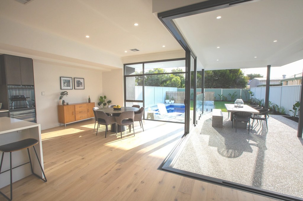 Living to alfresco