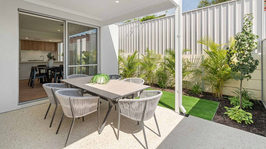 Courtyard alfresco